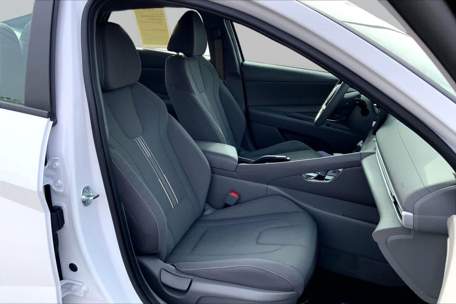 Used 2025 Serenity White Hyundai SEL Sport image 9