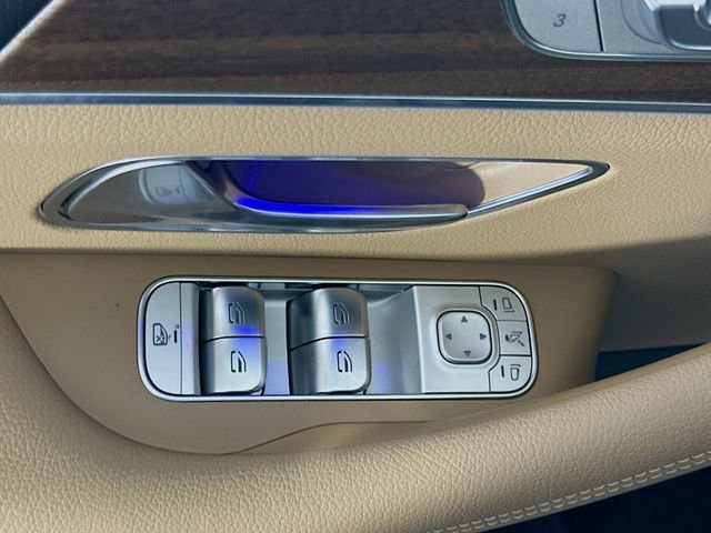 New 2026 MANUFAKTUR Moonlight White Metallic Mercedes-Benz GLS 580 image 51