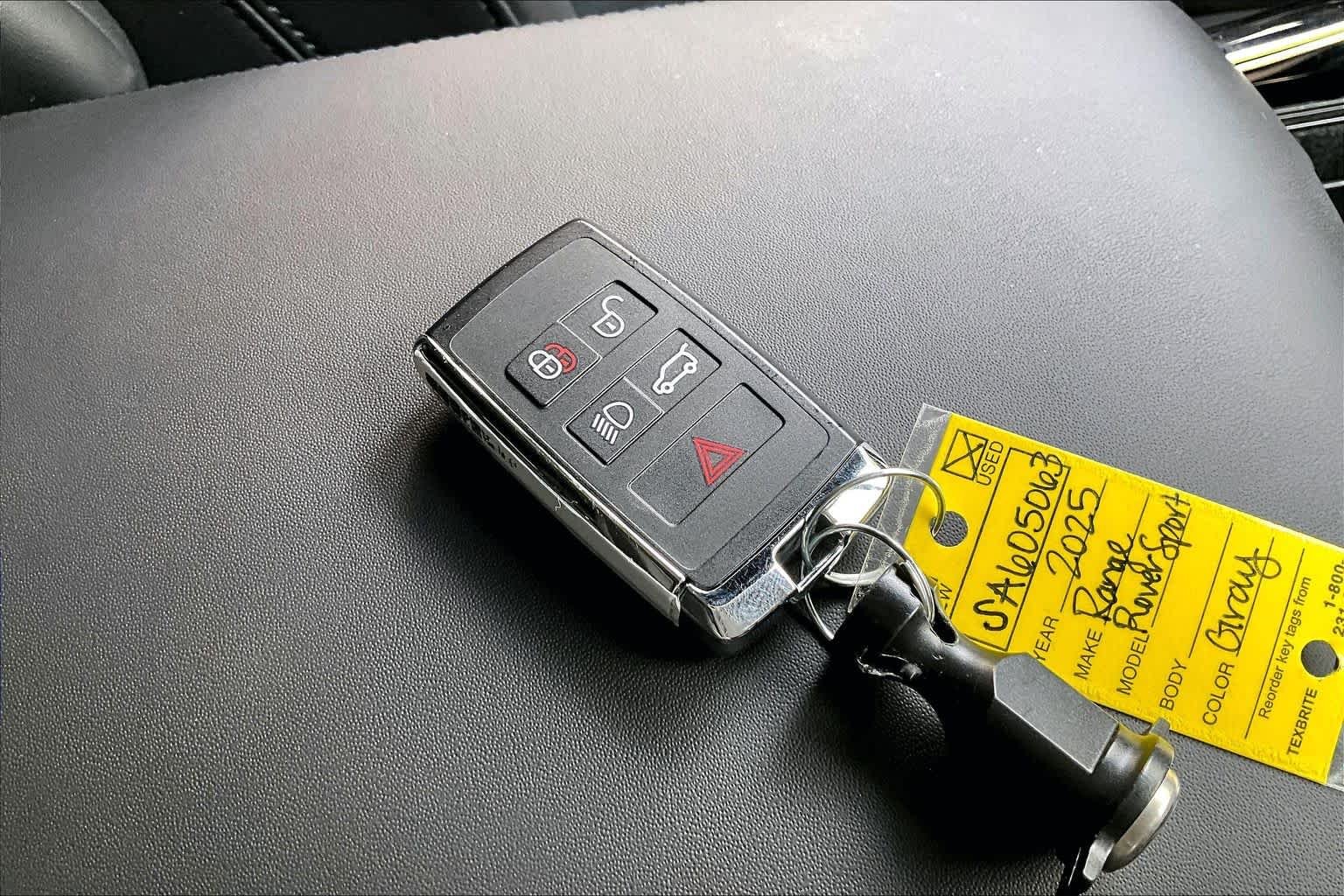 Used 2025 Carpathian Grey Premium Metallic Land Rover Dynamic SE image 19