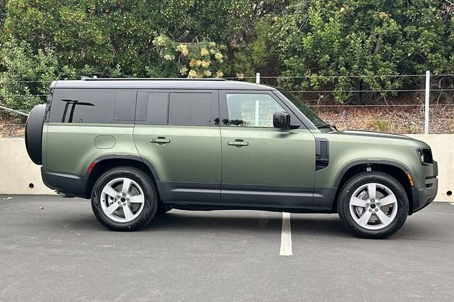 New 2026 Woolstone Green Land Rover S image 6