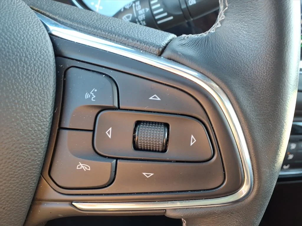 Used 2023 Ebony Buick Preferred image 21
