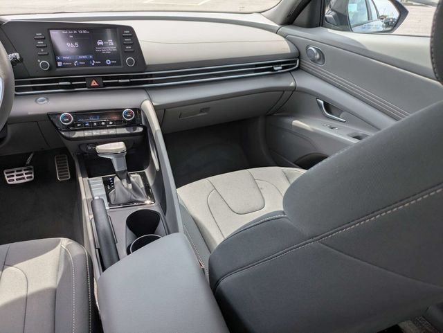 Used 2025 Gray Hyundai SEL Sport image 17