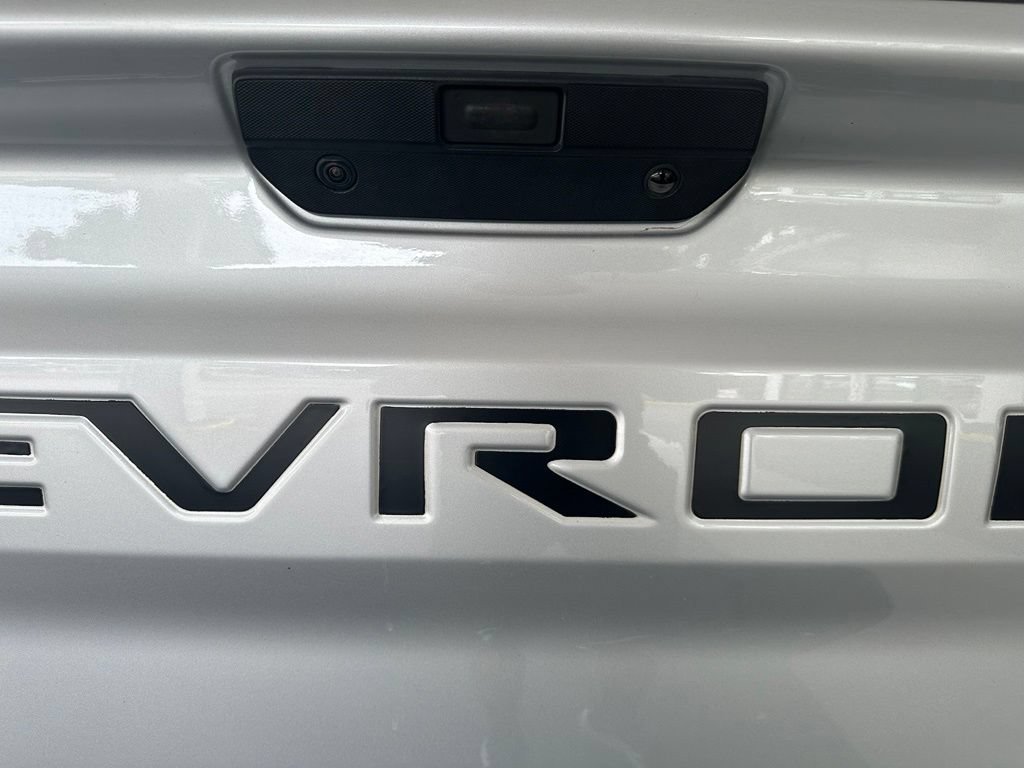 Used 2020 SILVER ICE METALLIC Chevrolet RST image 32