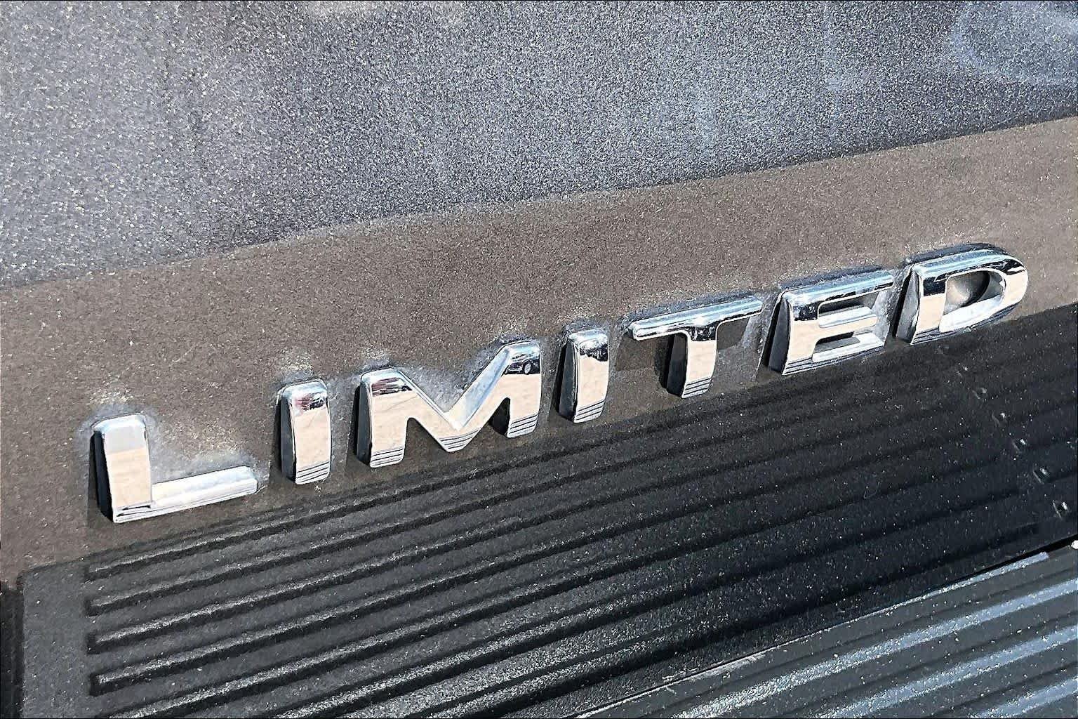 Used 2019 Magnetic Ford Limited image 31