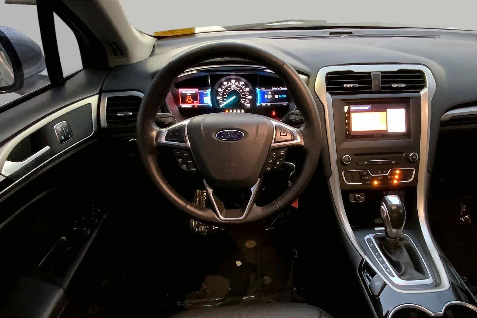 Pre-Owned 2016 Ford Fusion SE