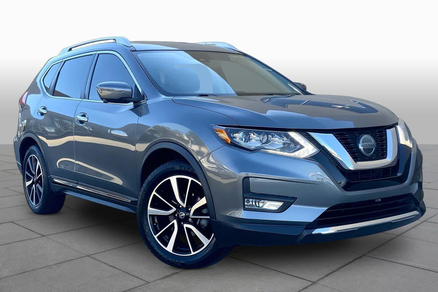 Used 2018 Gun Metallic Nissan SL image 3