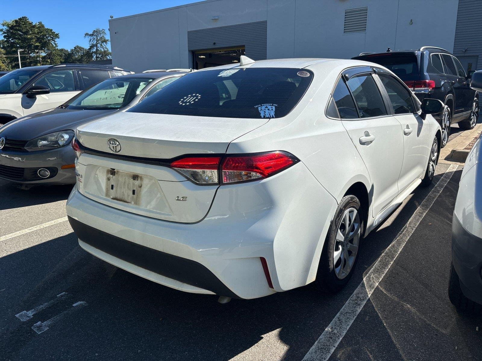 Used 2022 Super White Toyota LE image 5