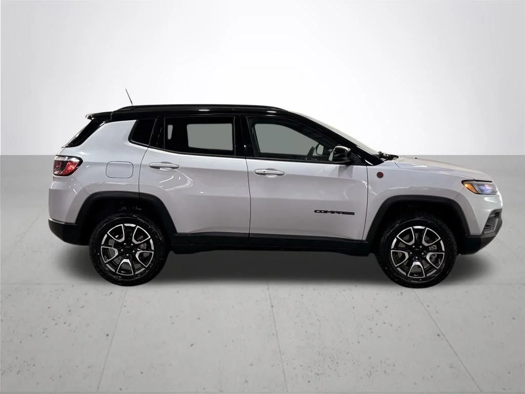 Used 2024 Silver Jeep Trailhawk image 9