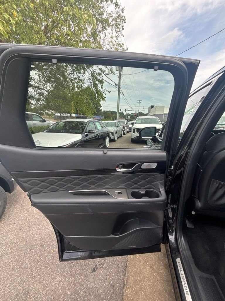 Used 2021 Black Hyundai Calligraphy image 16
