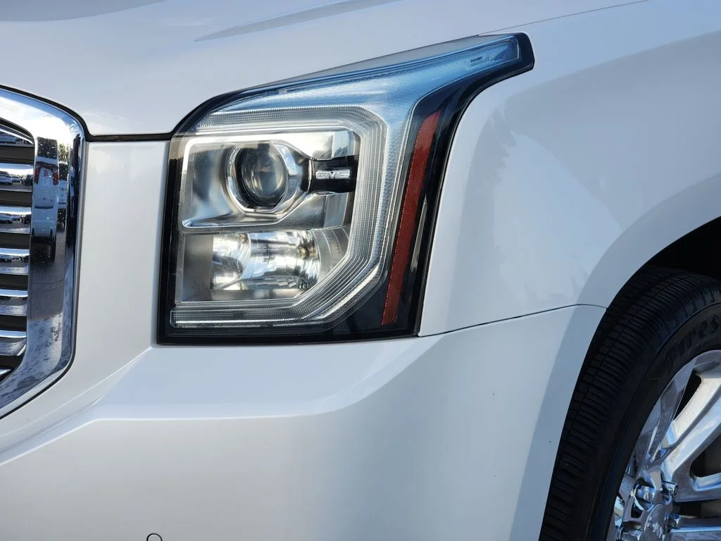 Used 2018 White Frost Tricoat GMC SLT image 10