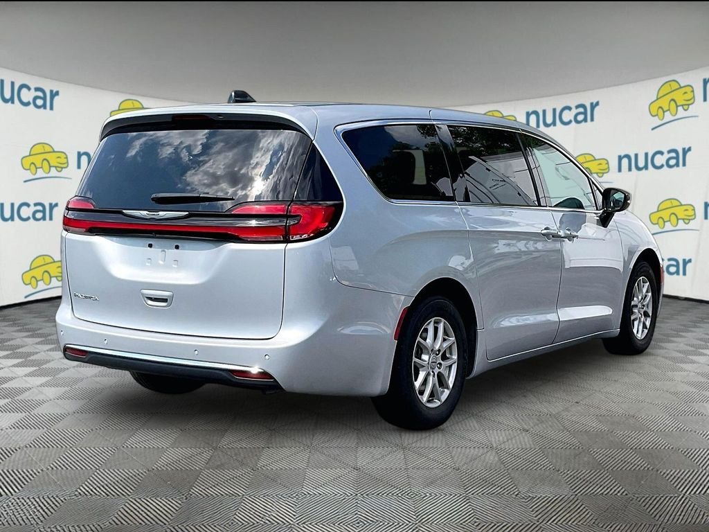 Used 2024 Silver Mist Clearcoat Chrysler Touring L image 6