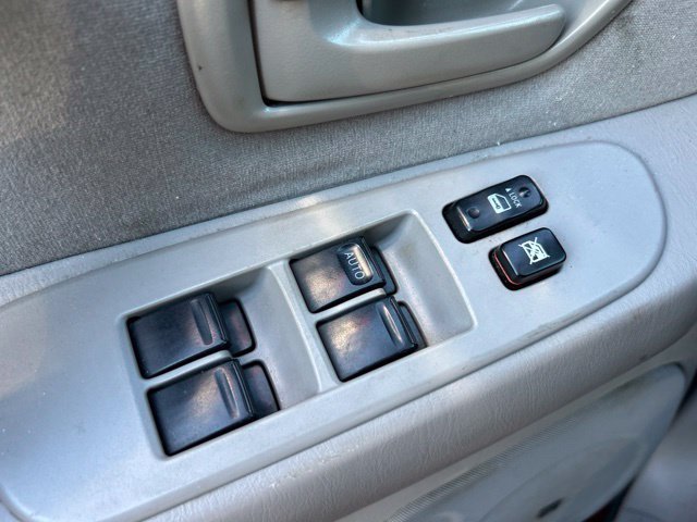 Used 2006  Toyota Limited image 16