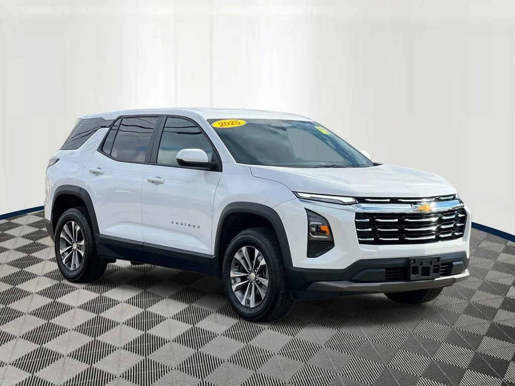 Used 2025 Summit White Chevrolet LT image 6