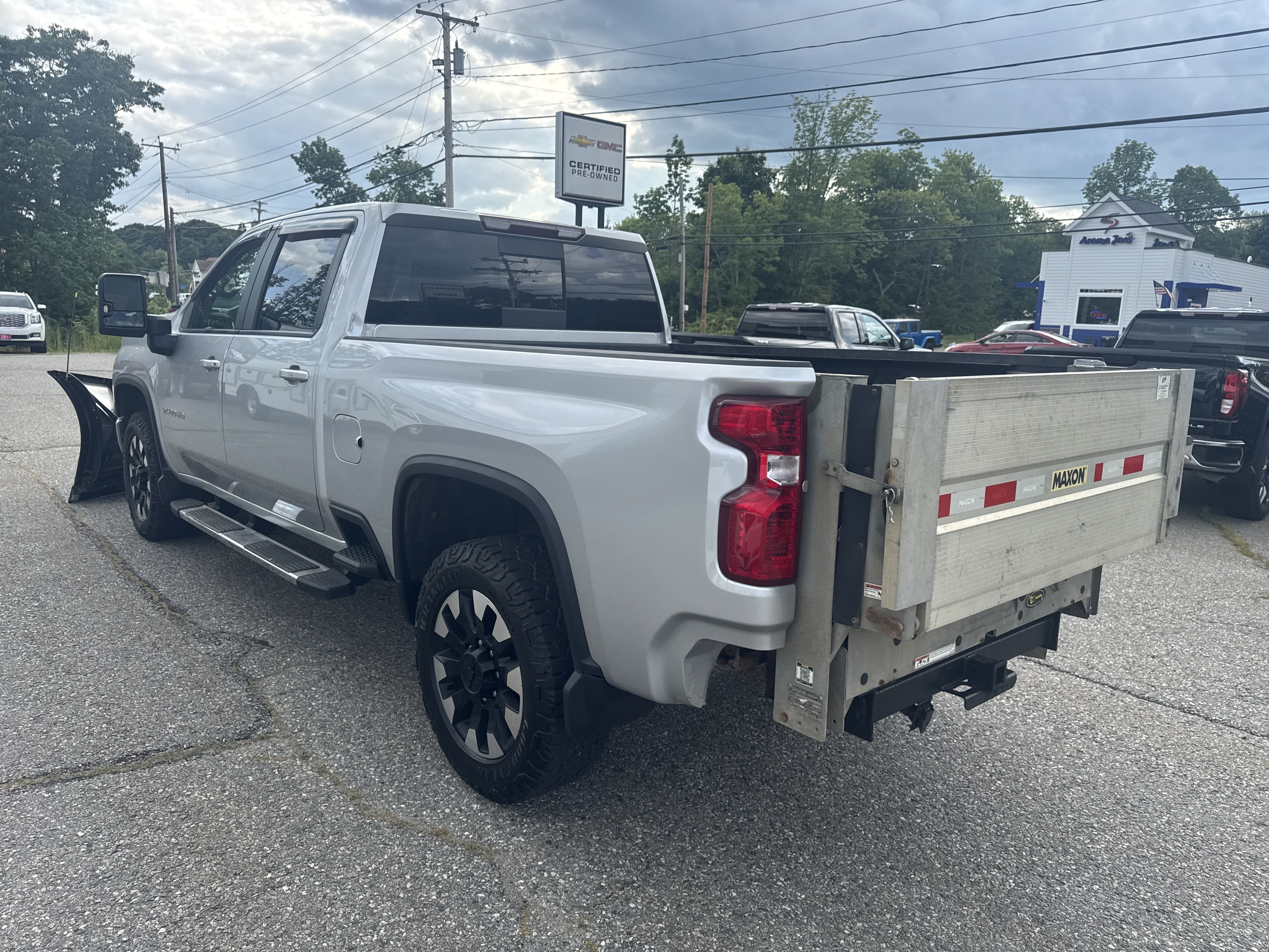 Used 2020 Silver Ice Metallic Chevrolet LT image 7