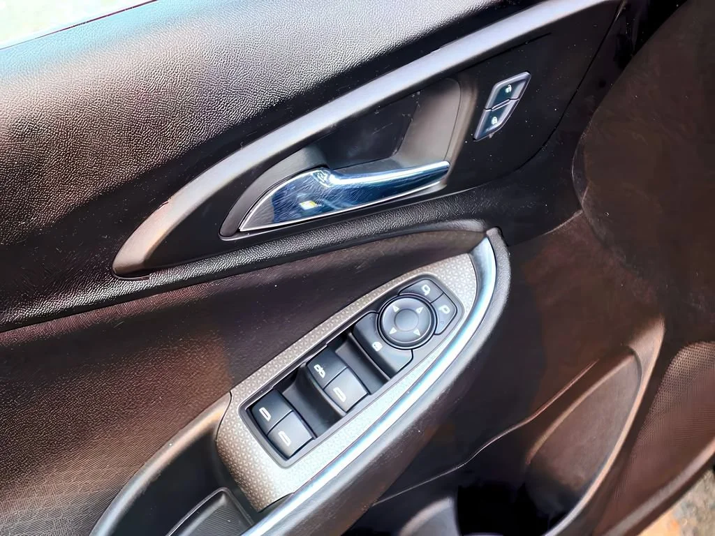 2016 Chevrolet Malibu 1LT - Photo 11
