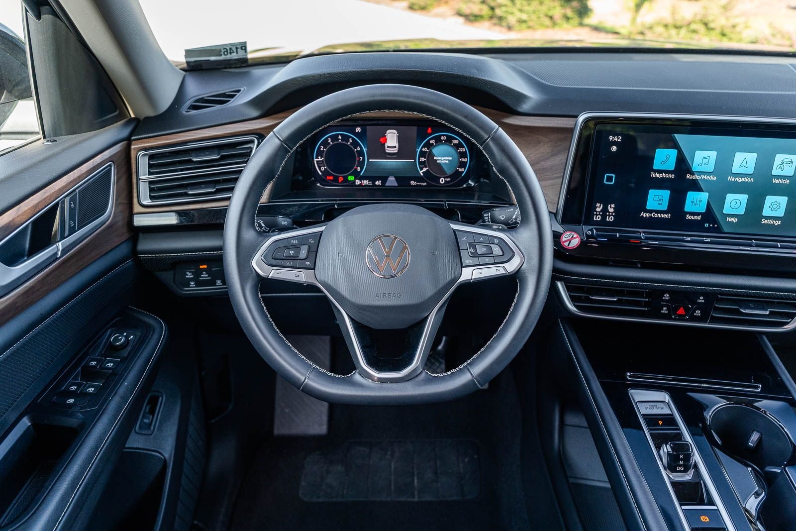 Used 2026  Volkswagen SE w/Technology image 24