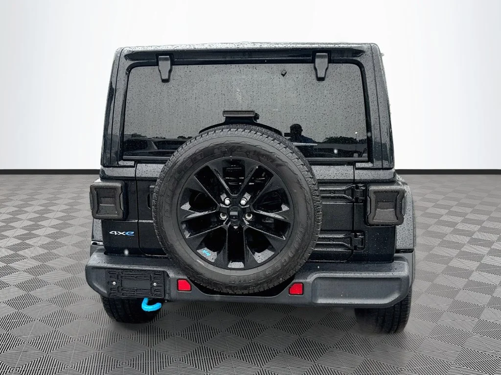 Used 2022 Black Jeep Unlimited Sahara 4xe image 7