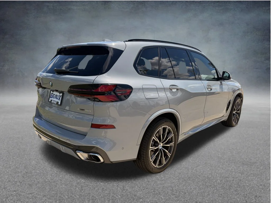 Used 2026 Gray BMW sDrive40i image 7