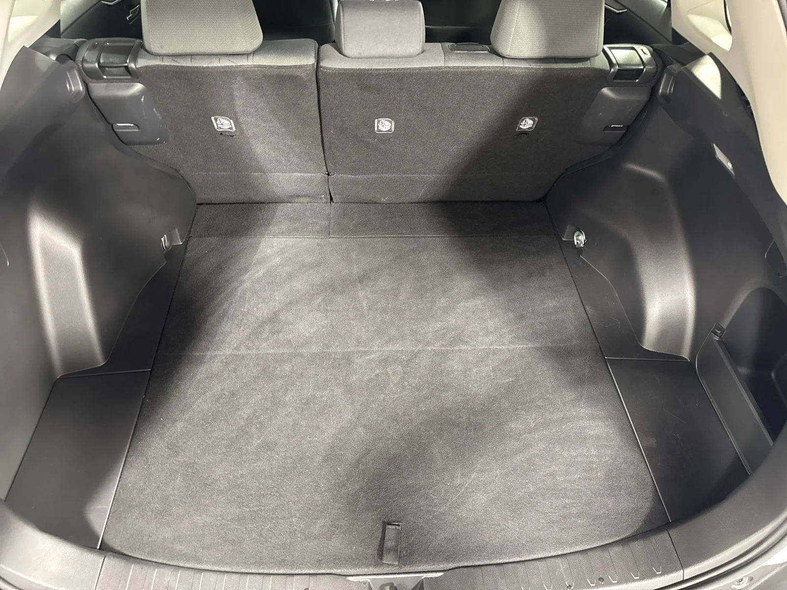 Used 2021 White Toyota XLE image 27