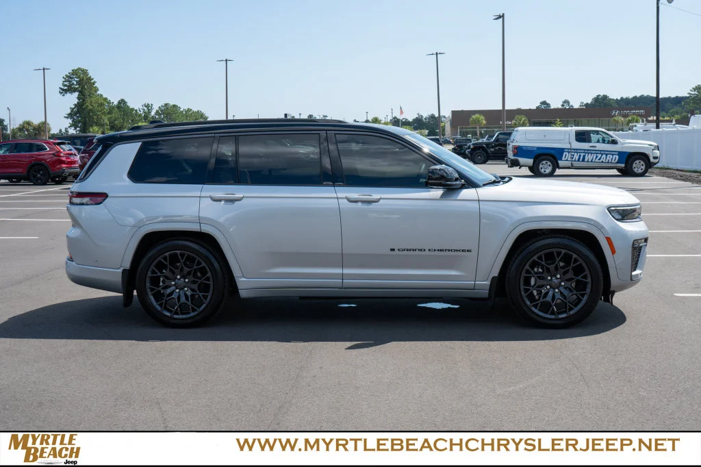 New 2026 Silver Zynith Exterior Paint Jeep Summit image 7
