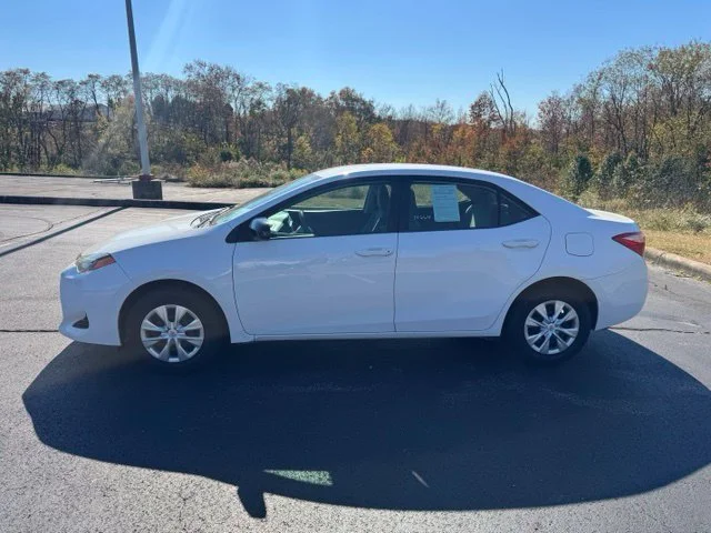 Used 2017 White Toyota L image 6