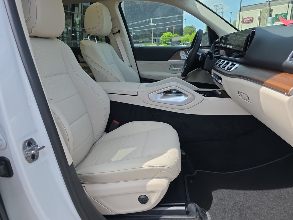 New 2026 MANUFAKTUR Moonlight White Metallic Mercedes-Benz GLE 450 image 17