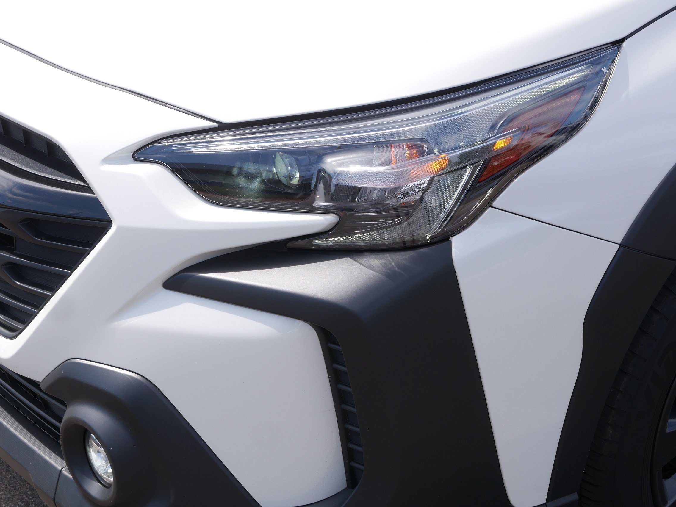 Used 2025 Crystal White Pearl Subaru Onyx Edition image 16
