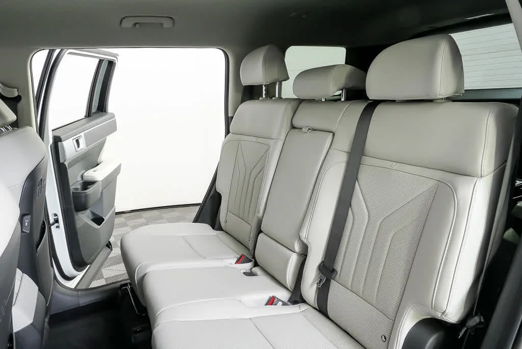 New 2026 Serenity White Hyundai SEL FWD image 28