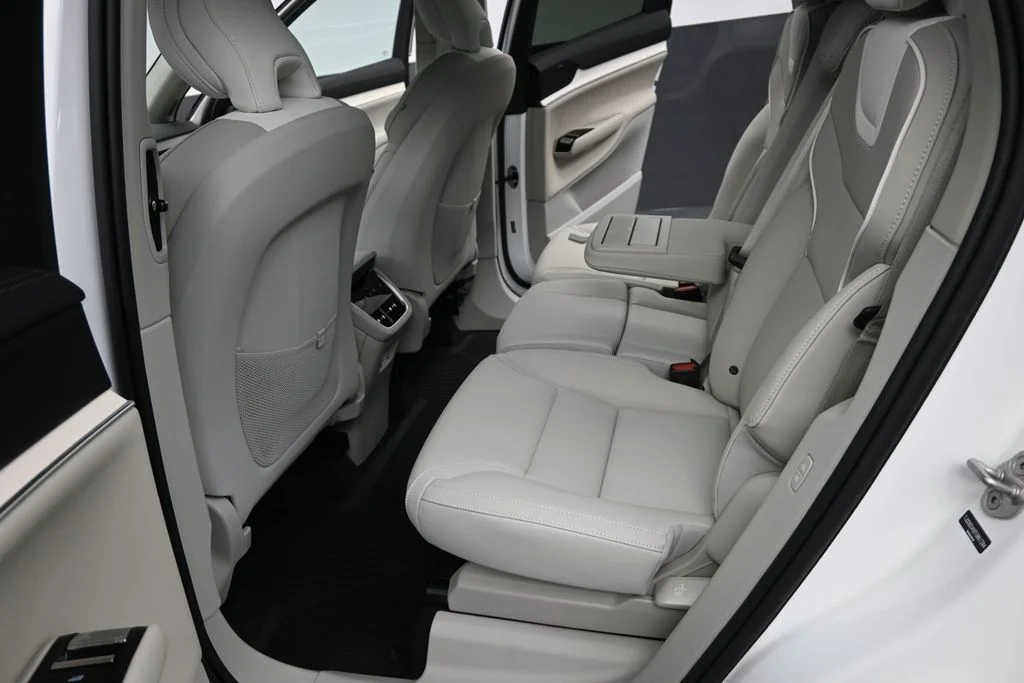 New 2026 Crystal White Volvo Twin Motor Plus image 14