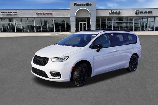 New 2026 Bright White Clear-Coat Exterior Paint Chrysler Limited image 7