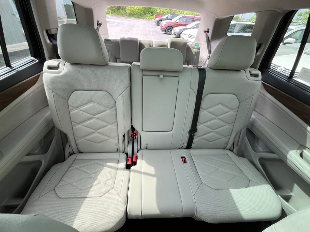 New 2026 Black Volkswagen 2.0T SE w/Technology image 25