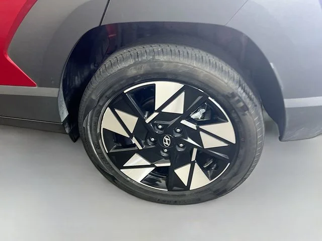 Used 2025 Red Metallic Hyundai SEL image 27