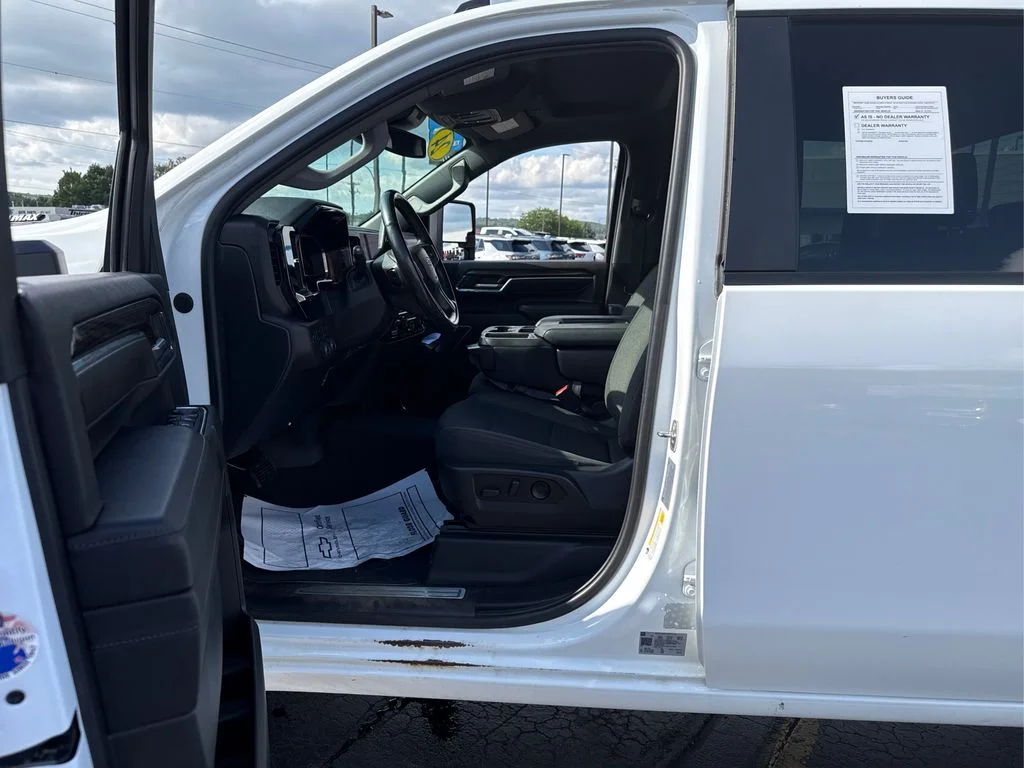 Used 2024 Summit White Chevrolet LT image 18