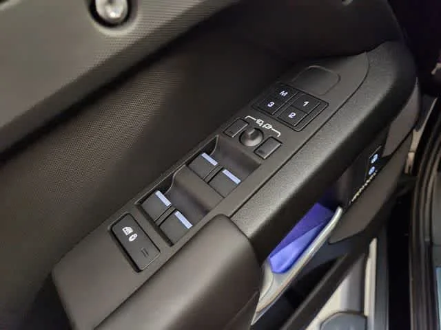2026 Land Rover Defender V8 - Photo 23