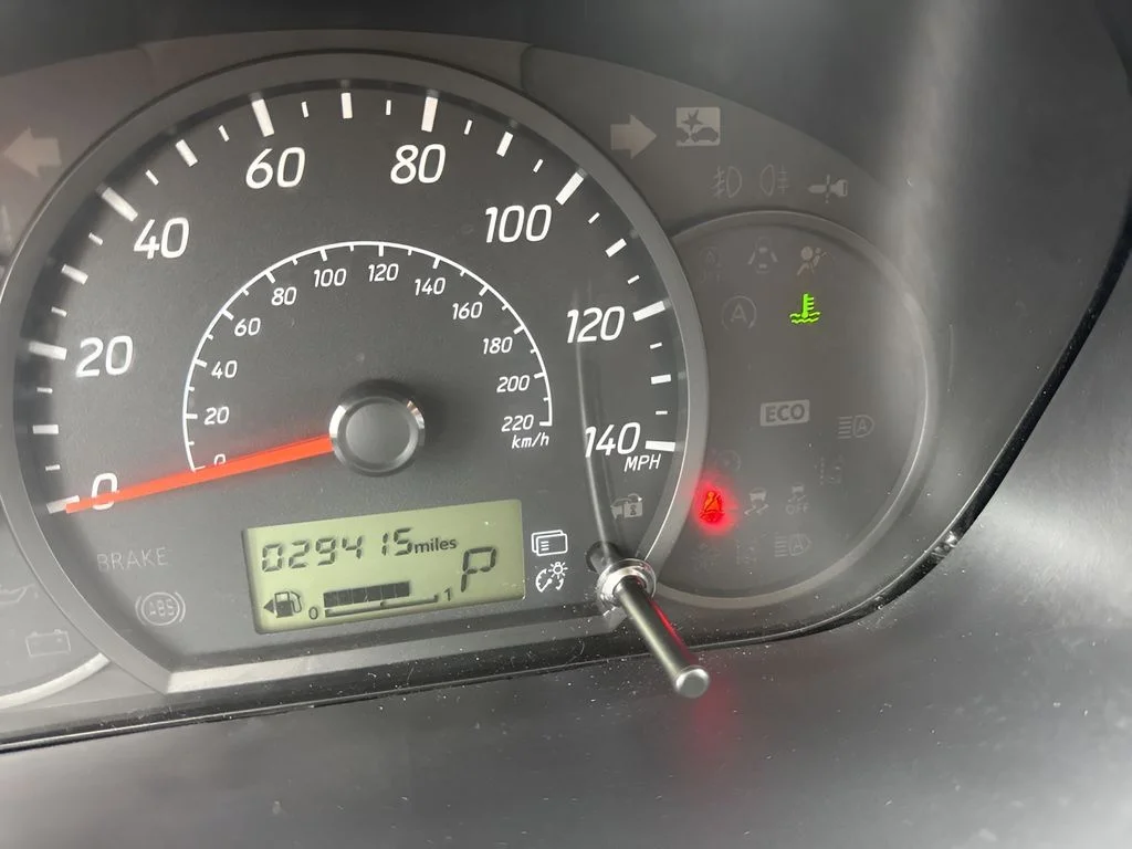 Used 2024 Silver Mitsubishi ES image 20