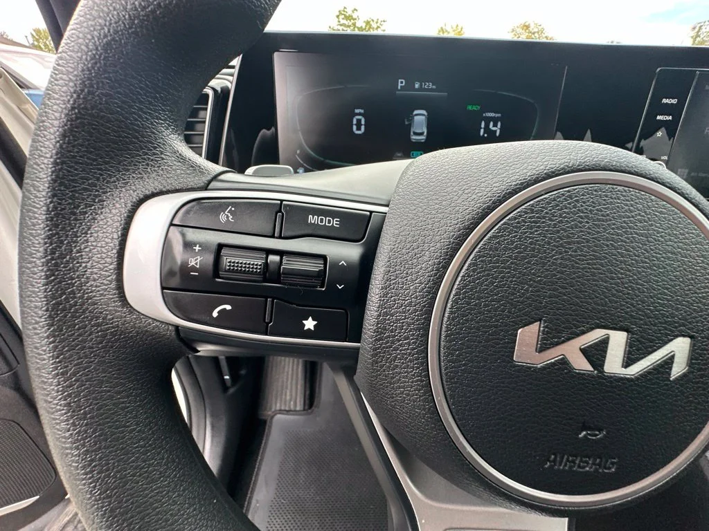 Used 2023 White Kia LX image 14