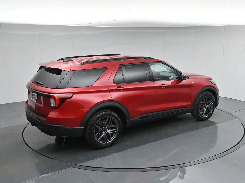 New 2026 Rapid Red Metallic Tinted Clearcoat Ford ST-Line image 40