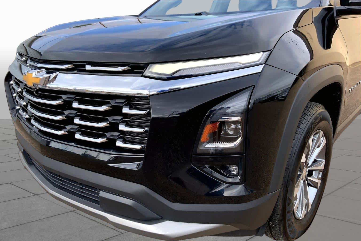 Used 2025 Mosaic Black Metallic Chevrolet FWD LT image 30