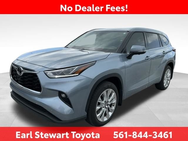 Used 2024  Toyota Limited image 10