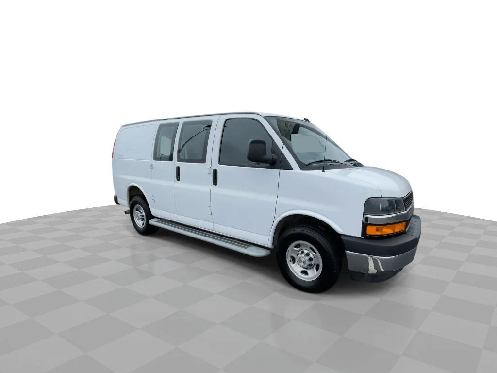 Used 2024 Summit White Chevrolet 2500 image 3