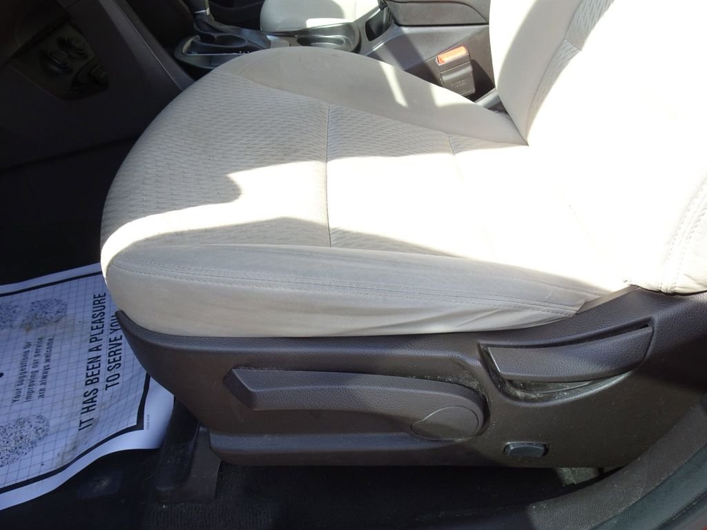 Used 2015 Brown Hyundai Base image 8
