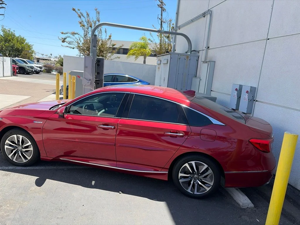 Used 2018 Red Honda Touring image 15