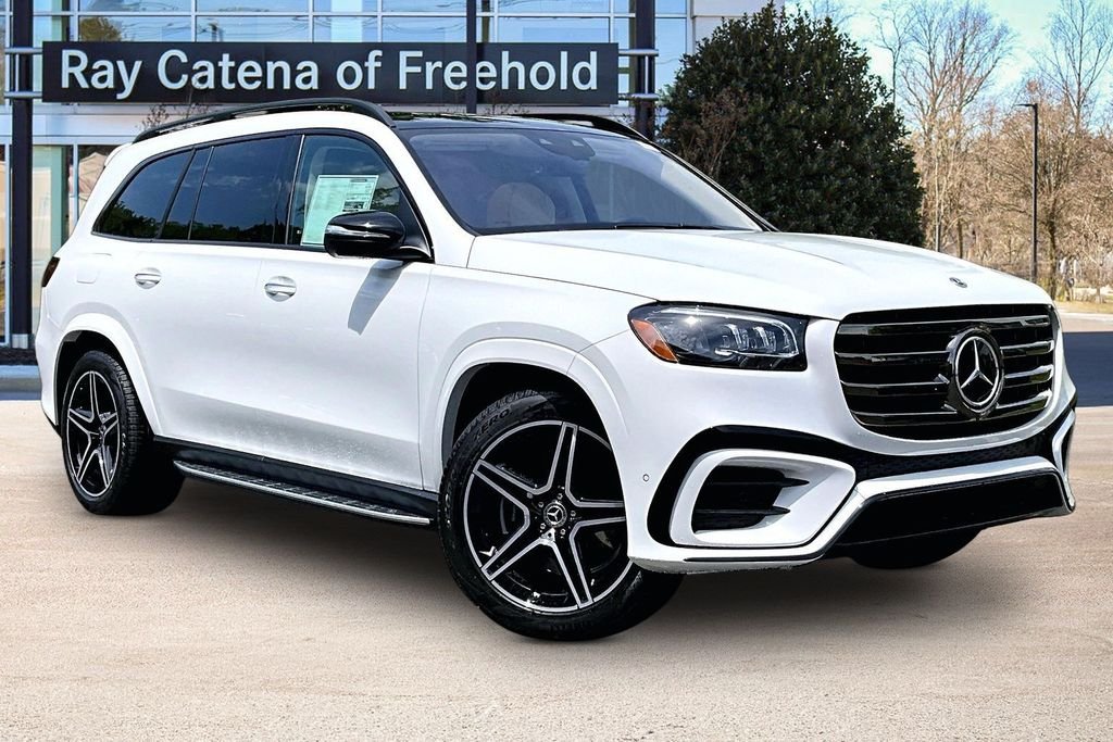 New 2026 MANUFAKTUR Moonlight White Metallic Mercedes-Benz GLS 450 image 2