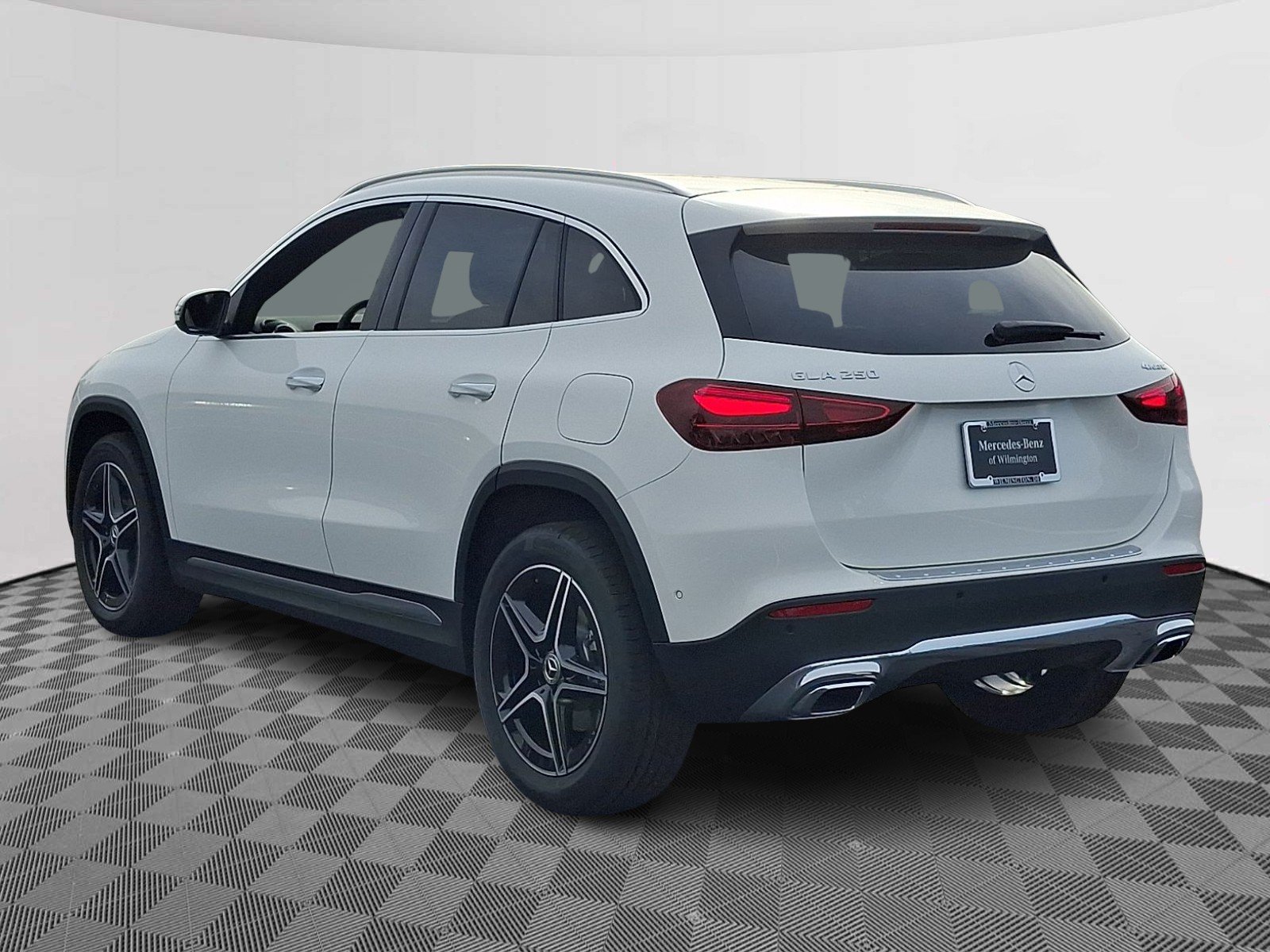 New 2026 Polar White Mercedes-Benz GLA 250 image 4
