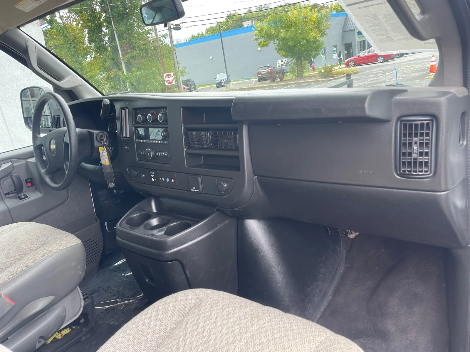 2023 Chevrolet Express Passenger LS - Photo 39