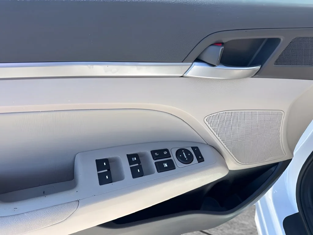Used 2017 White Hyundai SE image 20