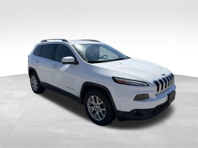 Used 2017 White Jeep Latitude image 5