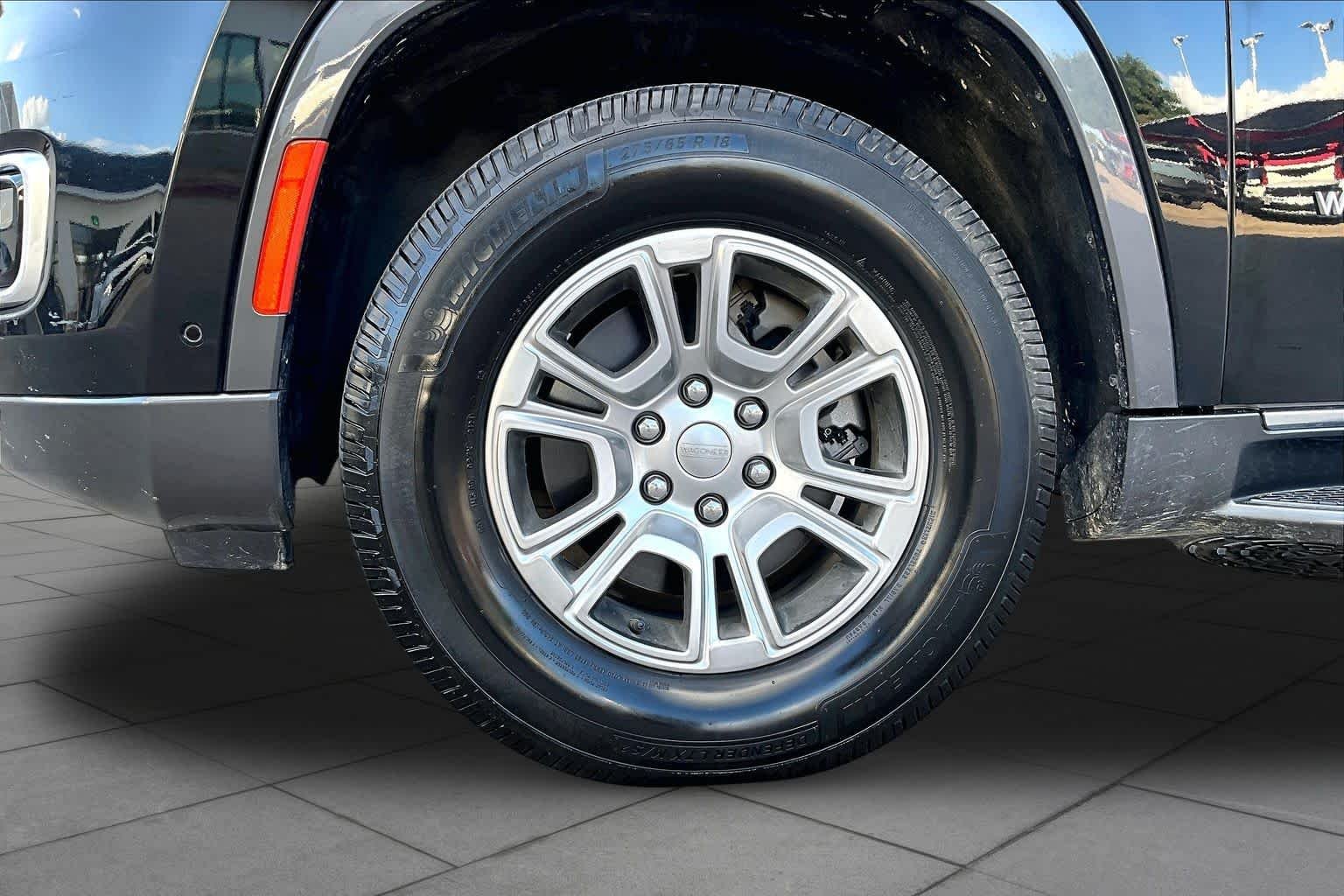 Used 2022 Diamond Black Crystal Pearlcoat Jeep Series I image 10