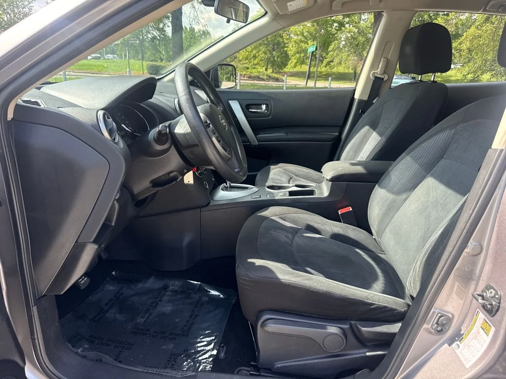 Used 2014 Platinum Graphite Nissan S image 12