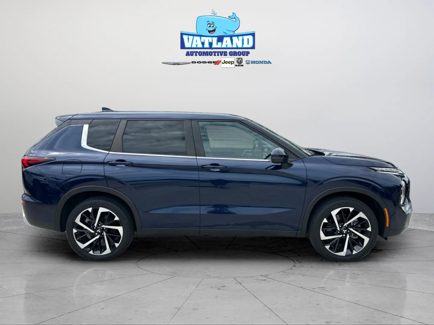 Used 2024 Cosmic Blue Metallic Mitsubishi SE image 7